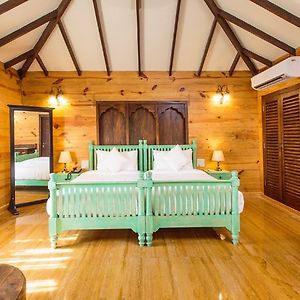 Amritara Aura Resort & Spa